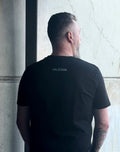 Essential Tee Rückentypografie