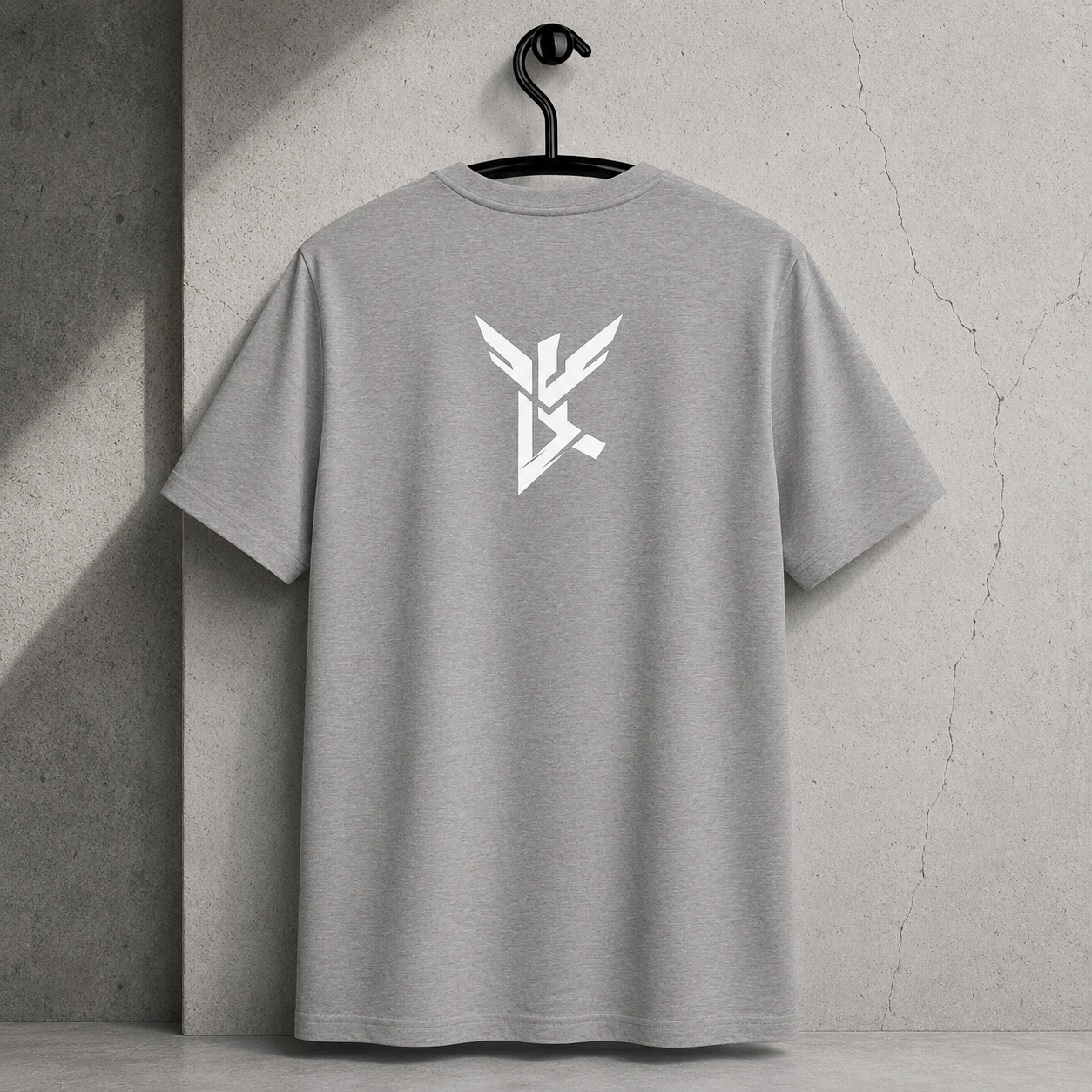 Essential Tee Rückenlogo